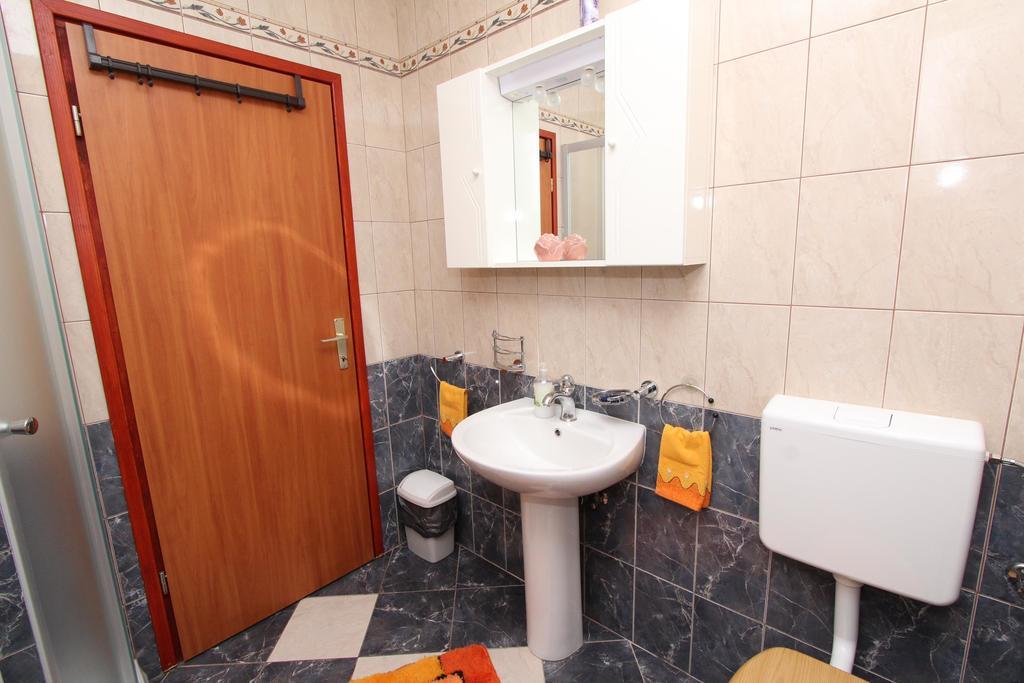 Rooms And Apartment Sanja Ровинь Экстерьер фото